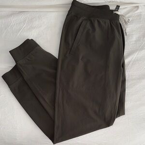 Vuori Men's Olive Joggers